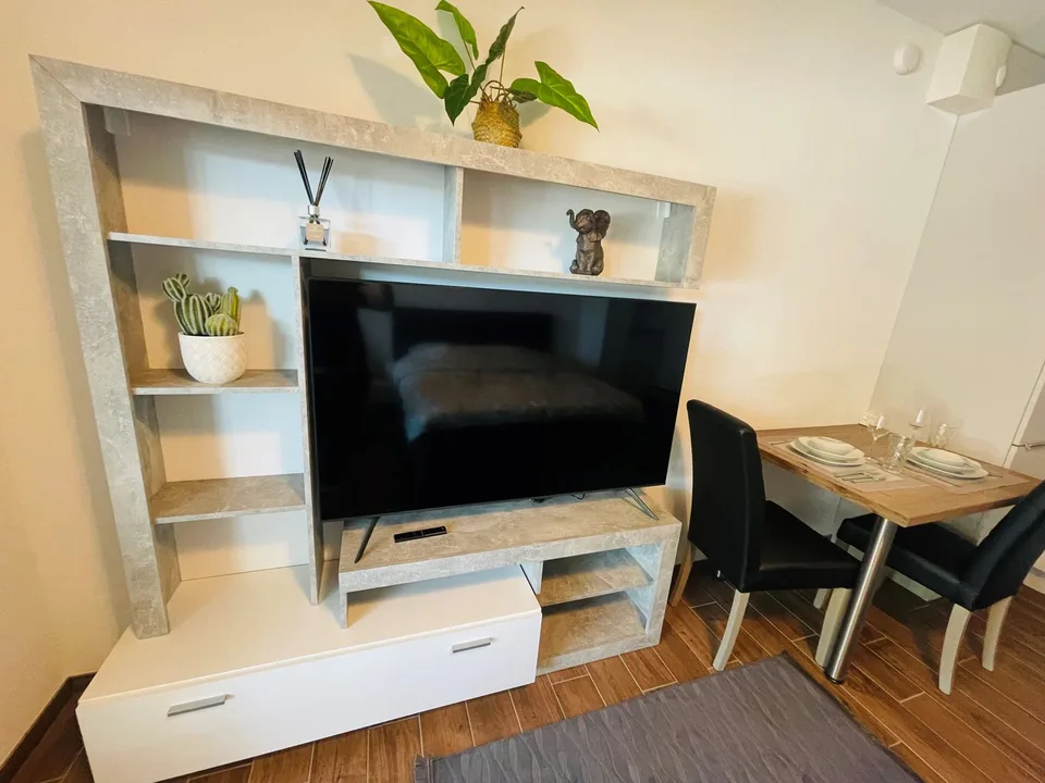 Voll ausgestattes Studio mit Fitness und Wellness