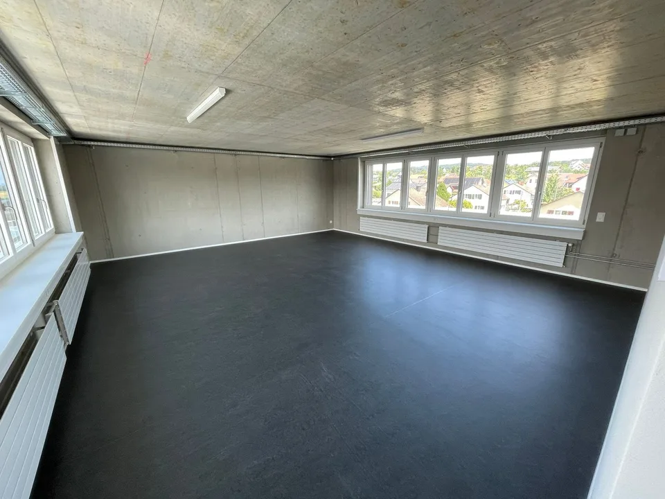 Büros / Atelier /Garagenparkplätze in Ottenbach