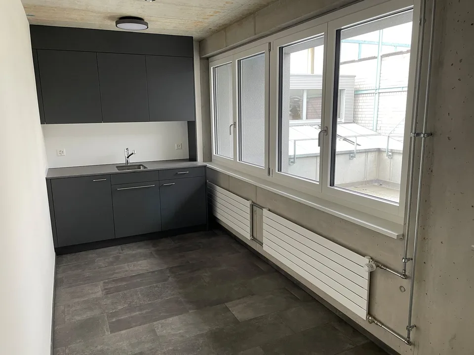 Büros / Atelier /Garagenparkplätze in Ottenbach