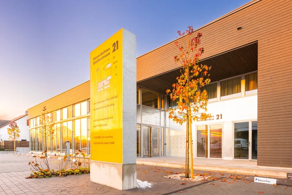 Büros / Atelier /Garagenparkplätze in Ottenbach