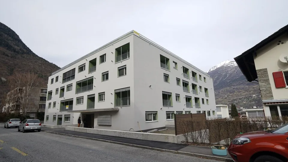 Innenparkplatz mit elektrischer Ladestation