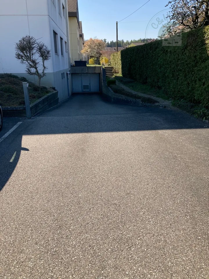Einstellhallenplatz zu Vermieten in Lyssach