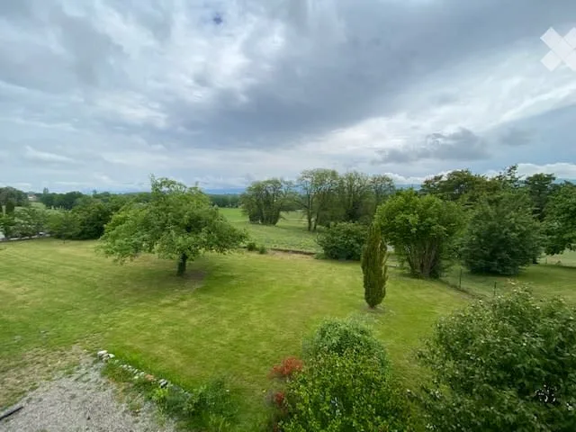 Affascinante appartamento di 5 locali con giardino