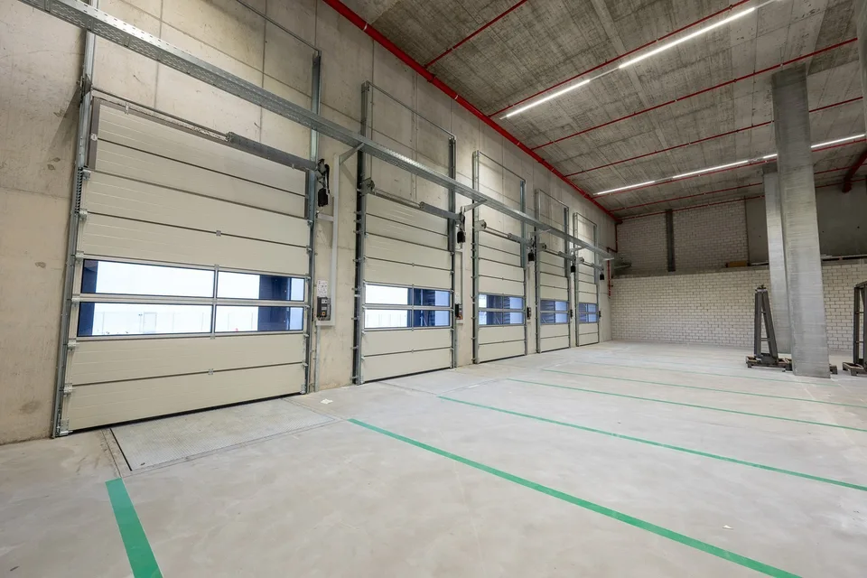 Espace de stockage ou commercial moderne dans un emplacement central