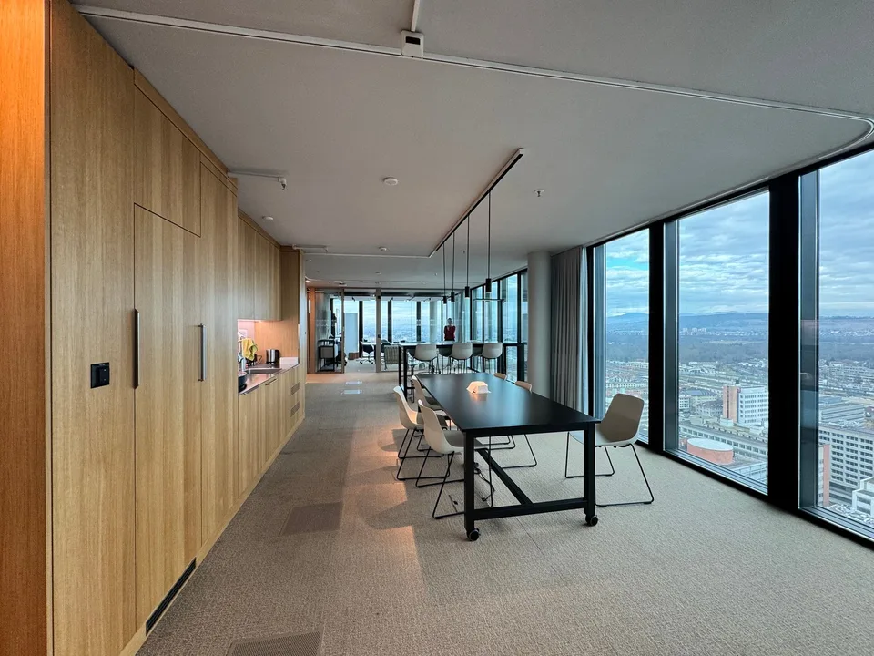 Messeturm Basel - Aménagement premium complet au 29e étage