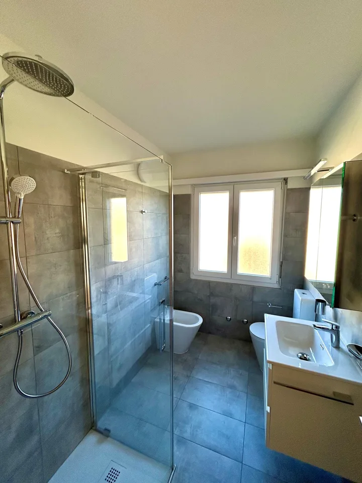 3 1/2 oberstes Stockwerk in kleiner Residenz