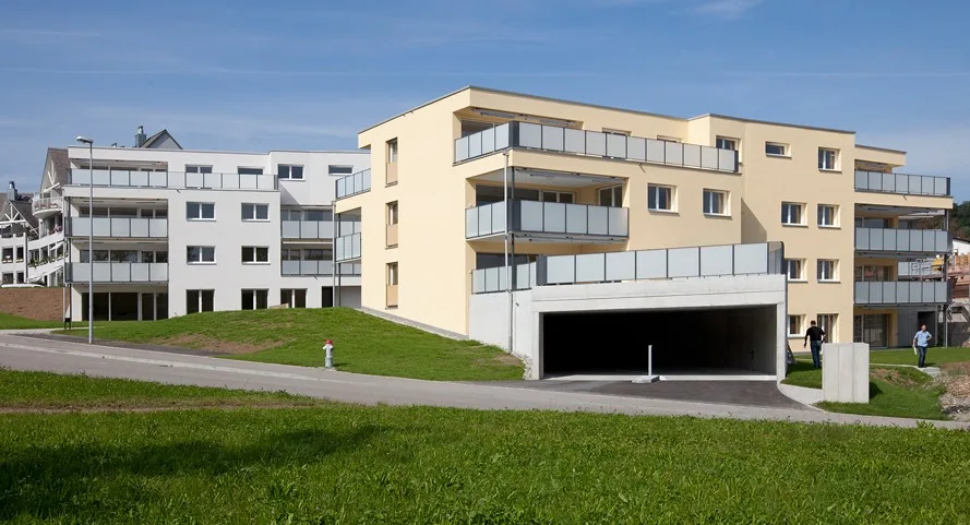 Lichtdurchflutete 5.5-Zimmerwohnung im Oberland zu vermieten
