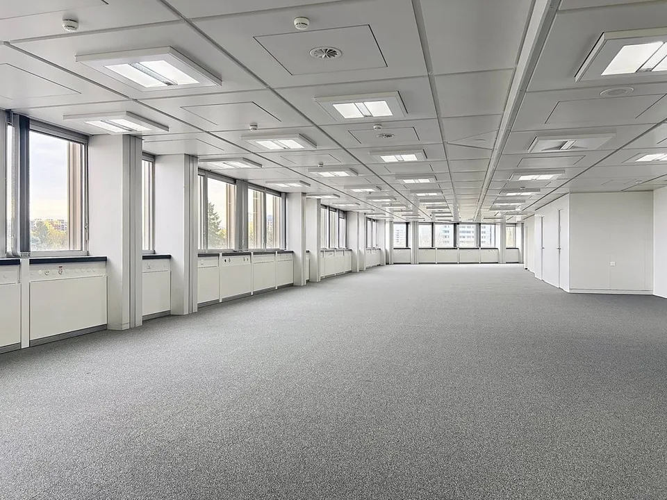 Renovated 730 m2 office space on the 4th floor