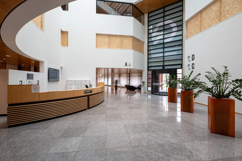 Bureaux de différentes tailles, divisibles, dans un lieu fonctionnel et prestigieux
