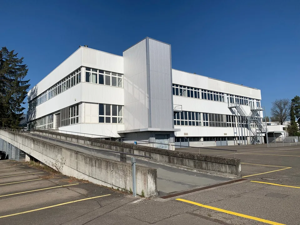 Einstellplätze für Wohnmobile zur Zwischennutzung bis Ende 2027 zu vermieten ab CHF 300.00 / Mt.
