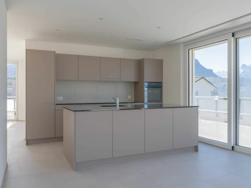 Nouvelle maison mitoyenne de 8,5 pièces avec jardin spacieux