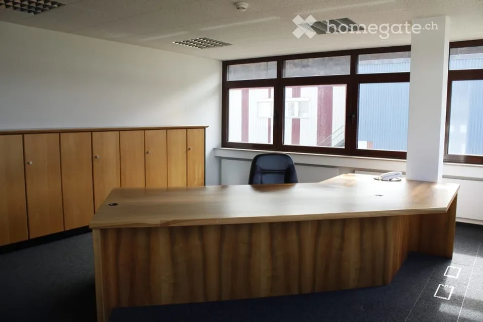 242 m² di proprietà di uffici nel quartiere industriale di Wildischachen Brugg