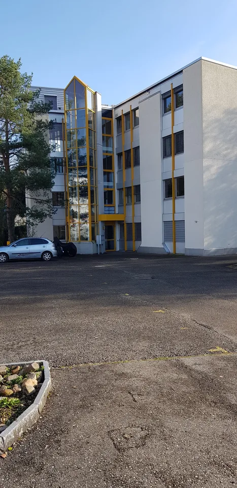 Uffici in un edificio commerciale, totalizzando 520 m2 su quattro piani