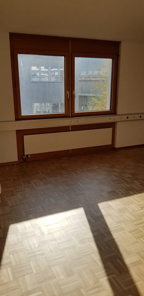 Uffici in un edificio commerciale, totalizzando 520 m2 su quattro piani