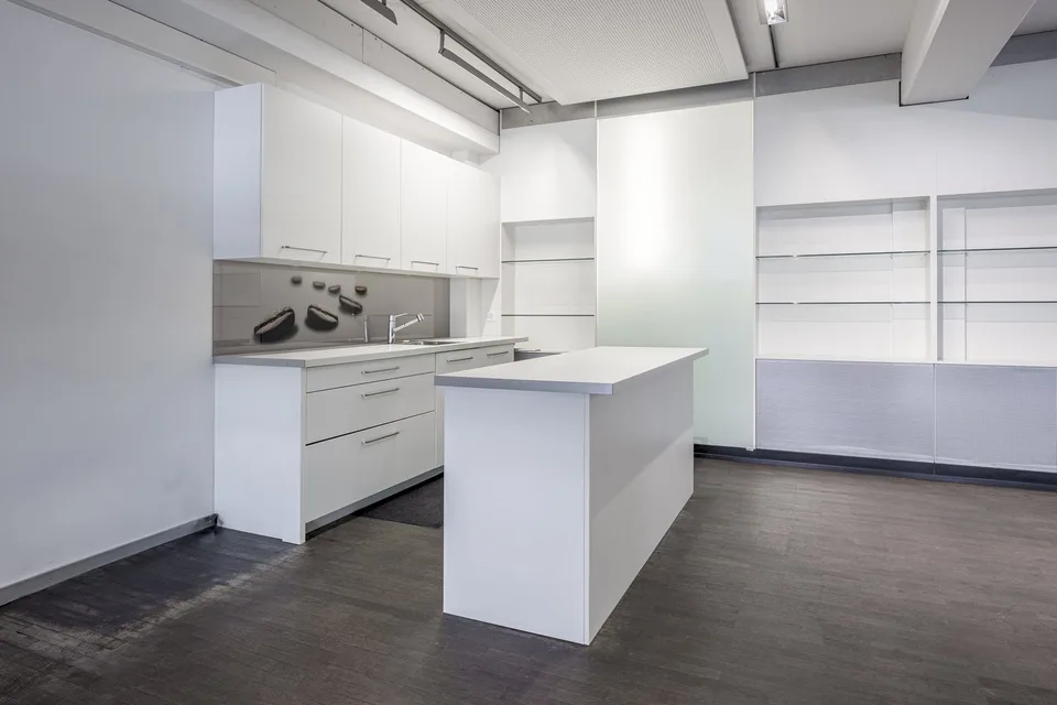 Espace de bureau et d'exposition représentatif avec des avantages inégalés – photo 8 sur 11