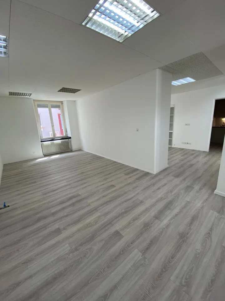 Bellissimi uffici / locali commerciali di 90 m2 a Delémont – foto 8 di 10