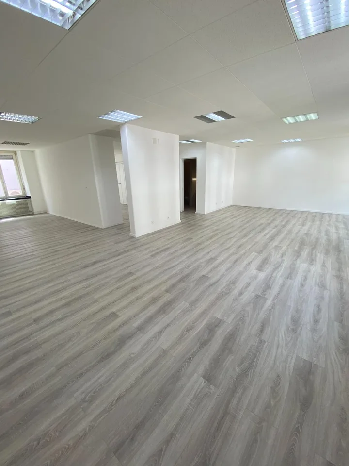 Bellissimi uffici / locali commerciali di 90 m2 a Delémont – foto 6 di 10