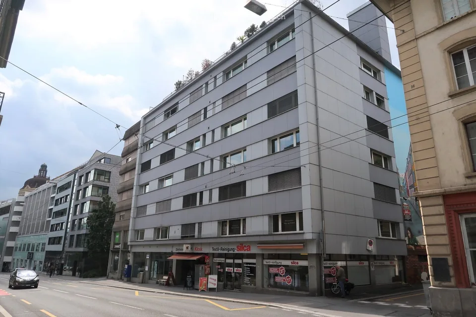 Grosszügige, frisch renovierte 4.5-Zimmer-Wohnung mit Balkon und schöner Aussicht in Luzern