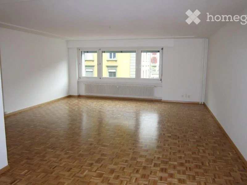Grosszügige, frisch renovierte 4.5-Zimmer-Wohnung mit Balkon und schöner Aussicht in Luzern
