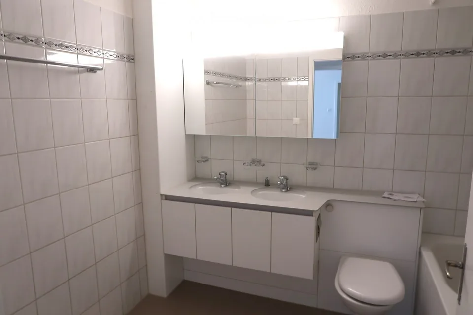 Grosszügige, frisch renovierte 4.5-Zimmer-Wohnung mit Balkon und schöner Aussicht in Luzern