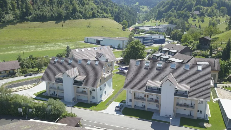 Moderne 4.5-Zimmer-Wohnung mit Balkon in ruhiger Lage