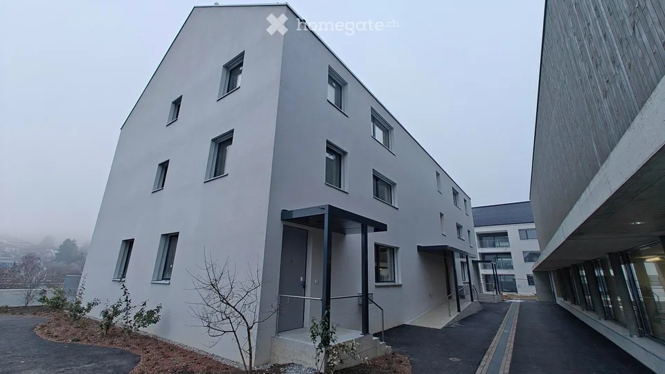 Premier location d'un espace de vie très spacieux dans un excellent emplacement central (norme de construction intérieure la plus élevée)