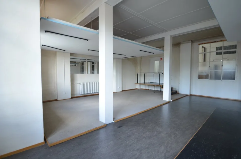 Ihr Gewerbe / Lager zentral am Bahnhof Biglen