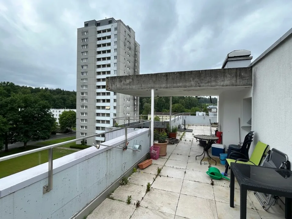 Lichtdurchflutete Wohnung mit Weitblick ins Grüne und grossem Balkon – Foto 9 von 9