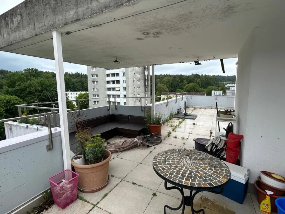 Lichtdurchflutete Wohnung mit Weitblick ins Grüne und grossem Balkon – Foto 8 von 9
