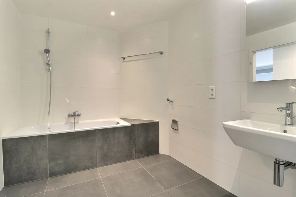 Magnifique 3.5 pièces entièrement rénové en plein centre-ville – photo 9 sur 10