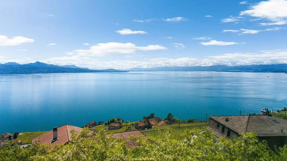 Elegante provenzalische Villa mit Pool und Panoramablick auf den Genfersee und die Alpen