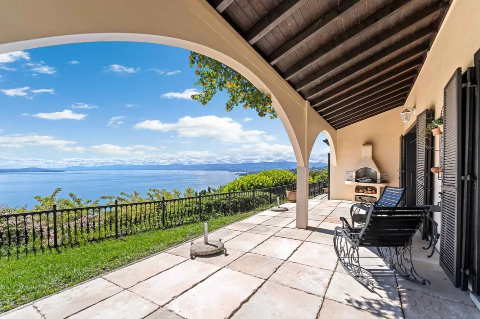 Elegante provenzalische Villa mit Pool und Panoramablick auf den Genfersee und die Alpen