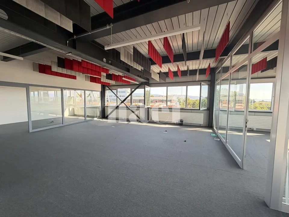 Surface commerciale d'env. 160m2 au 2ème étage