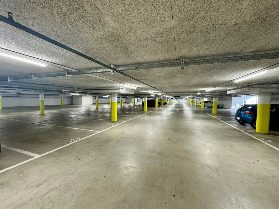 Einstellhallenplätze im Retailpark, Oftringen
