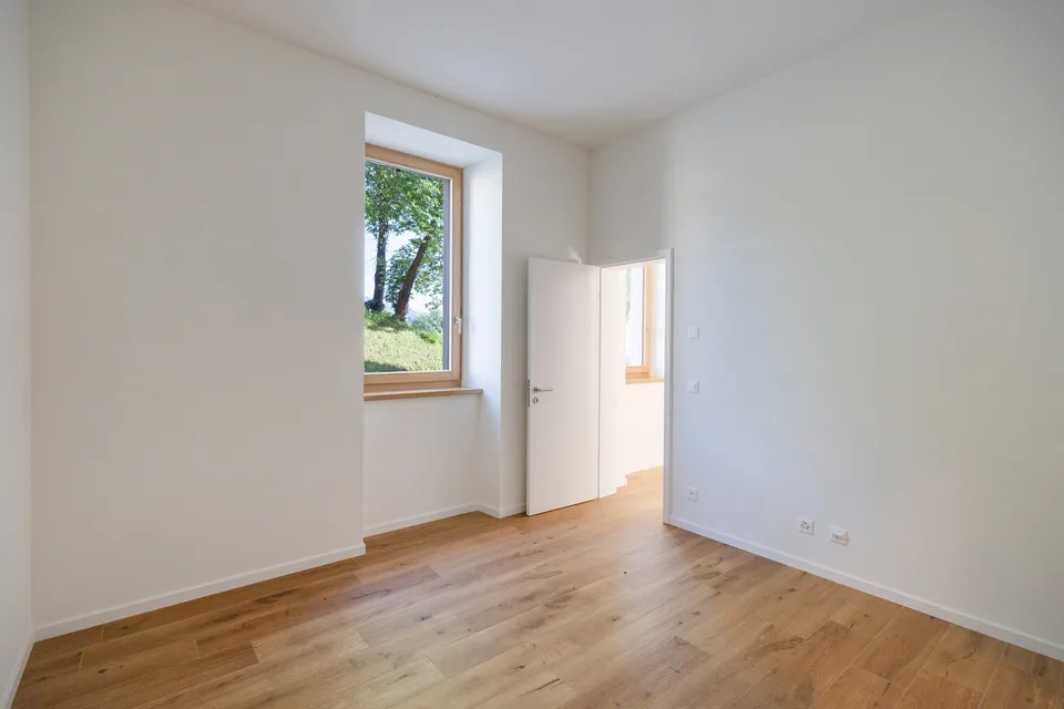 Ehemalige, komplett renovierte Farm mit Terrasse in Erstvermietung – Foto 8 von 13