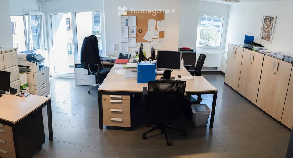 Modernes Büro mit 2.5 Räumen in Pambio-Noranco