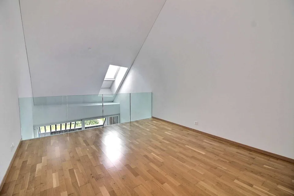 KOSTENFREIE ERSTE NETTO-MIETE - Schönes 3.5-Zimmer-Apartment mit Galerie und Loggia in Gollion – Foto 7 von 9
