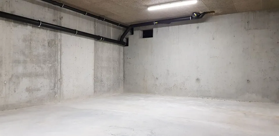 Dépôt de 25m2 et 45m2 en sous-sol - accessible ascenseur