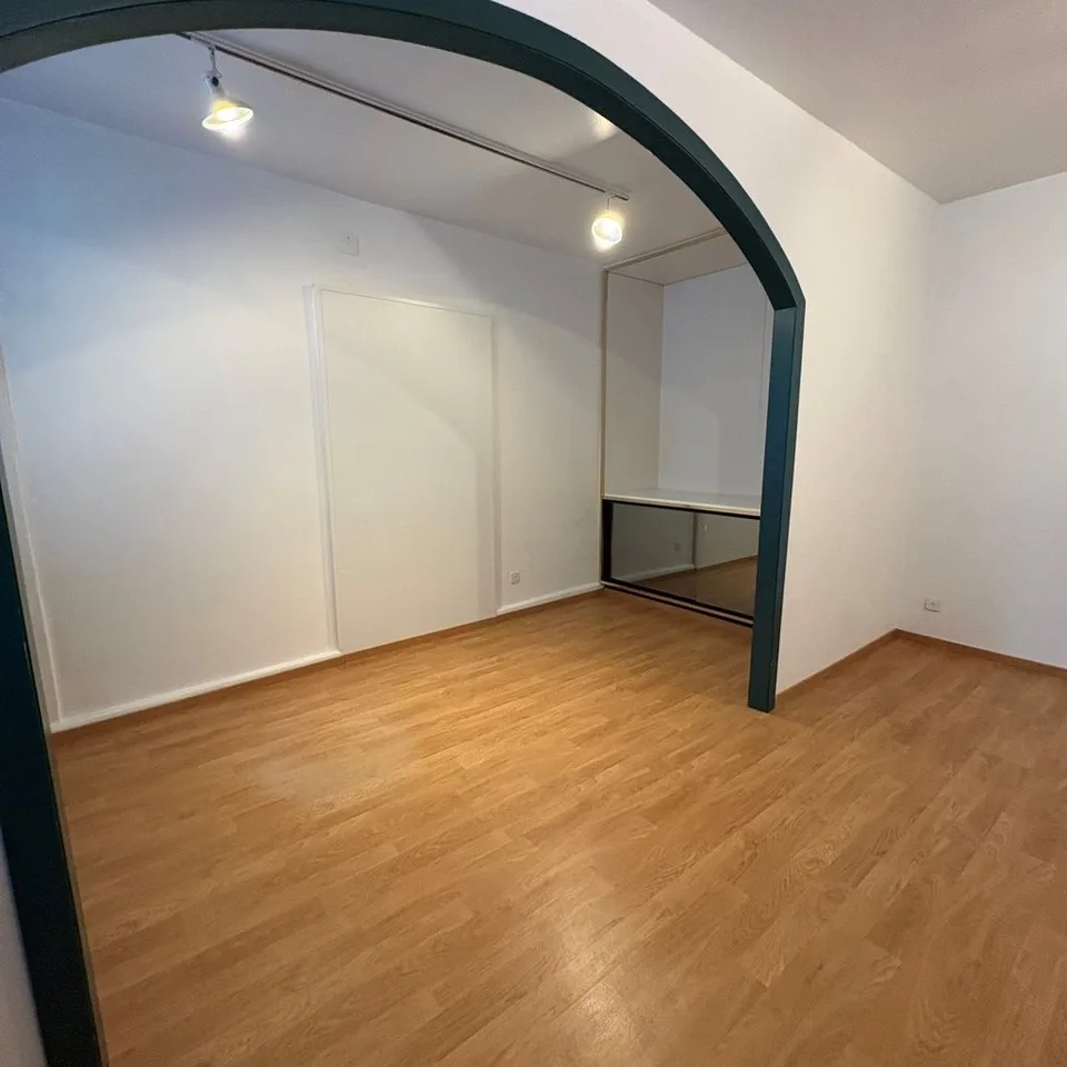 À Louer : petit local / espace de stockage au rez-de-chaussée Ouest