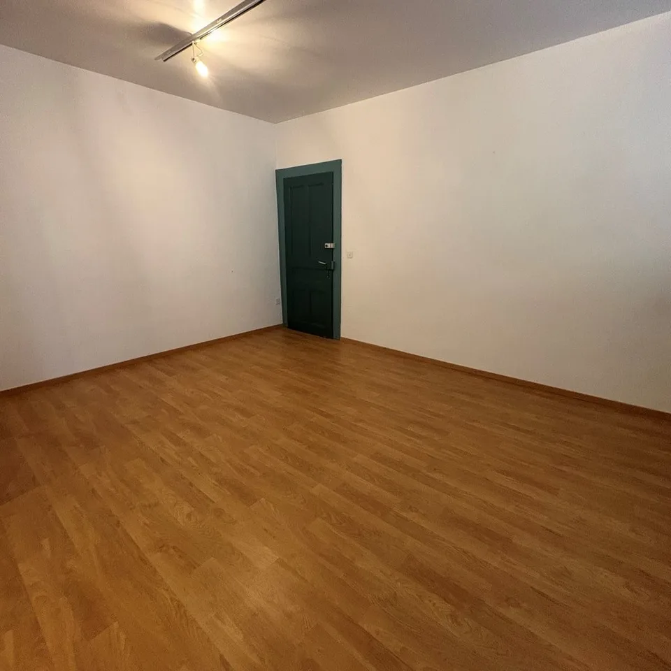 À Louer : petit local / espace de stockage au rez-de-chaussée Ouest