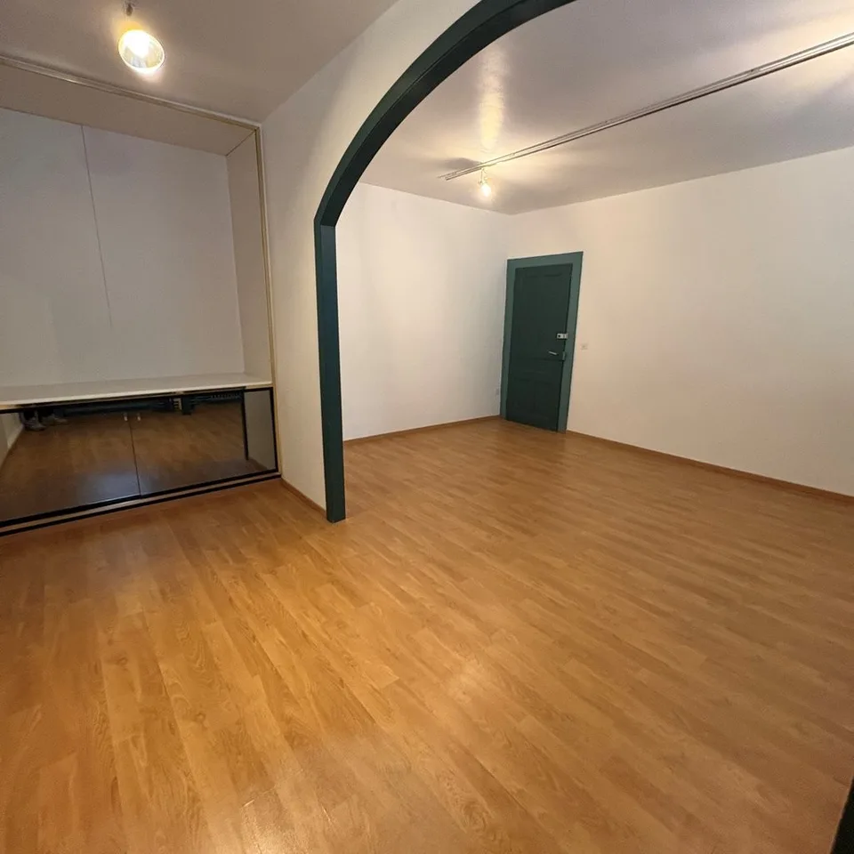 À Louer : petit local / espace de stockage au rez-de-chaussée Ouest