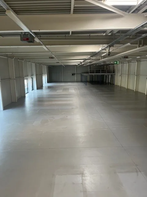 À louer à Yverdon-les-Bains - Surface commerciale et dépôts disponibles immédiatement