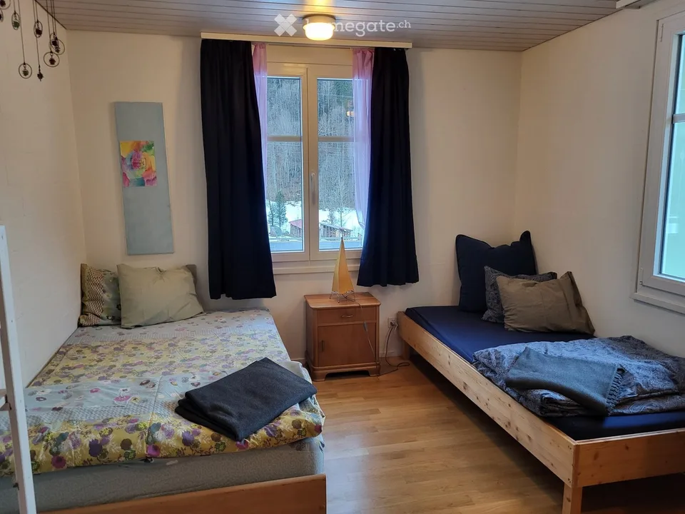 Möbliertes Zimmer an idyllischer Lage im Glarnerland