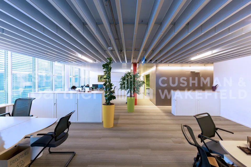 A-One Business Center Uffici Plug & Play con vista sul Lago