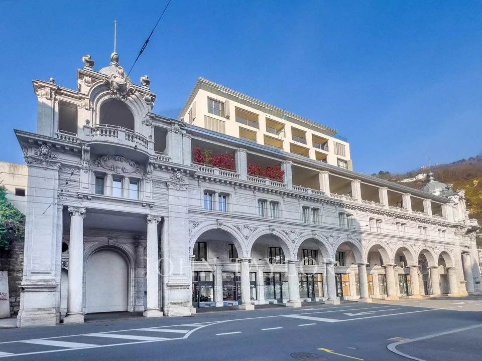 Arcate commerciali sulla strada principale di Montreux – foto 11 di 12