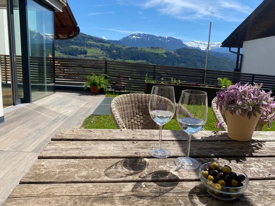 Traumurlaub in Südtirol? Stilvolles Ferienhaus mit Bergblick