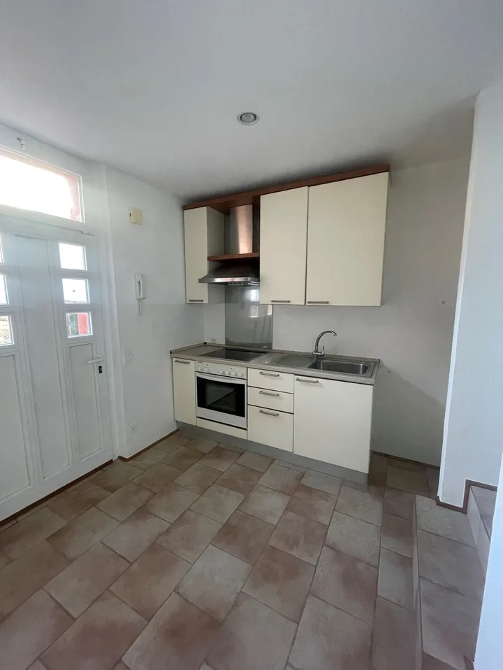 Appartement ensoleillé de deux pièces au rez-de-chaussée à Somazzo