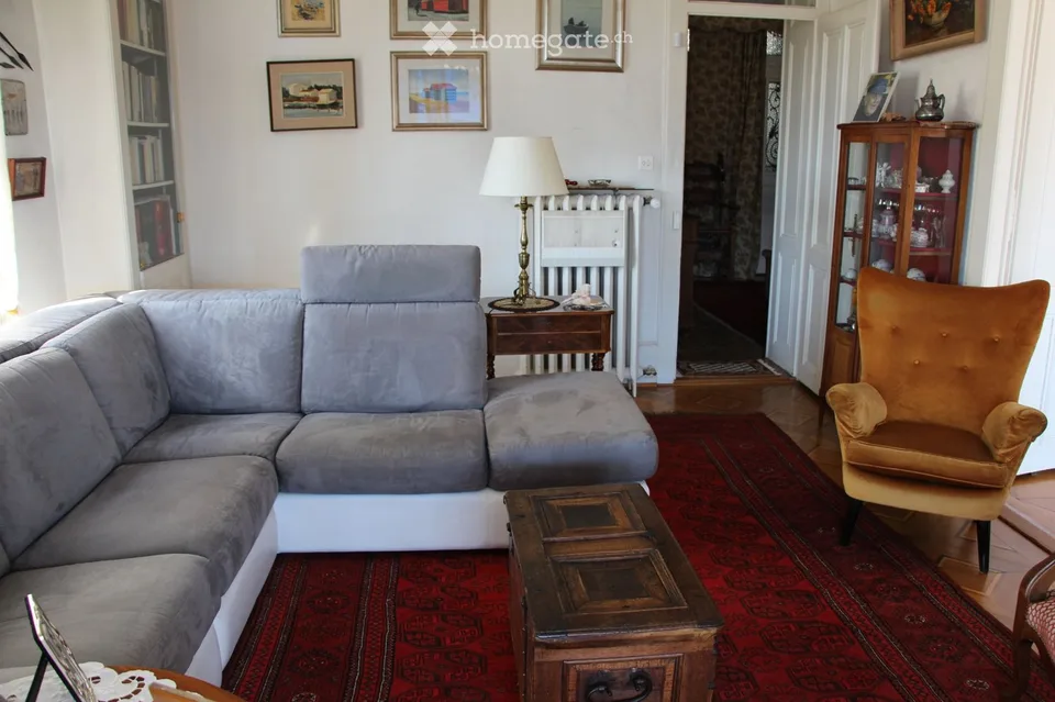 Bel appartement ancien, meublé, de 6 pièces au centre ville