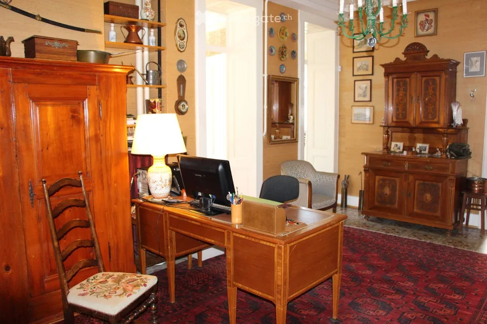 Bel appartement ancien, meublé, de 6 pièces au centre ville