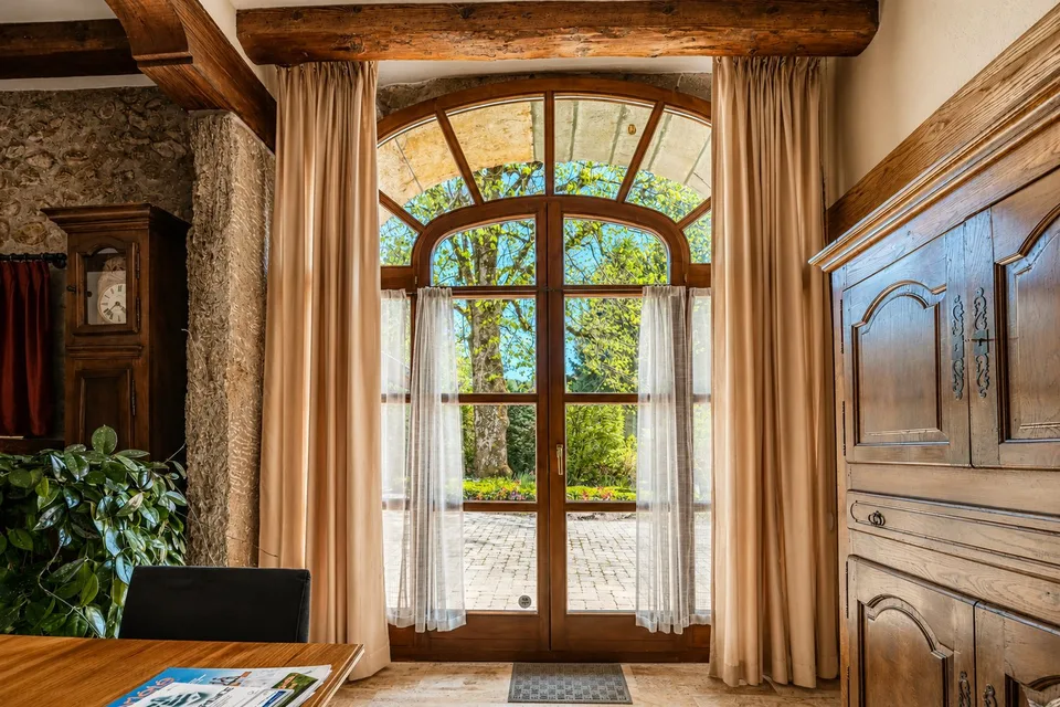 Bellissima fattoria vaudoise superbamente rinnovata con potenziale